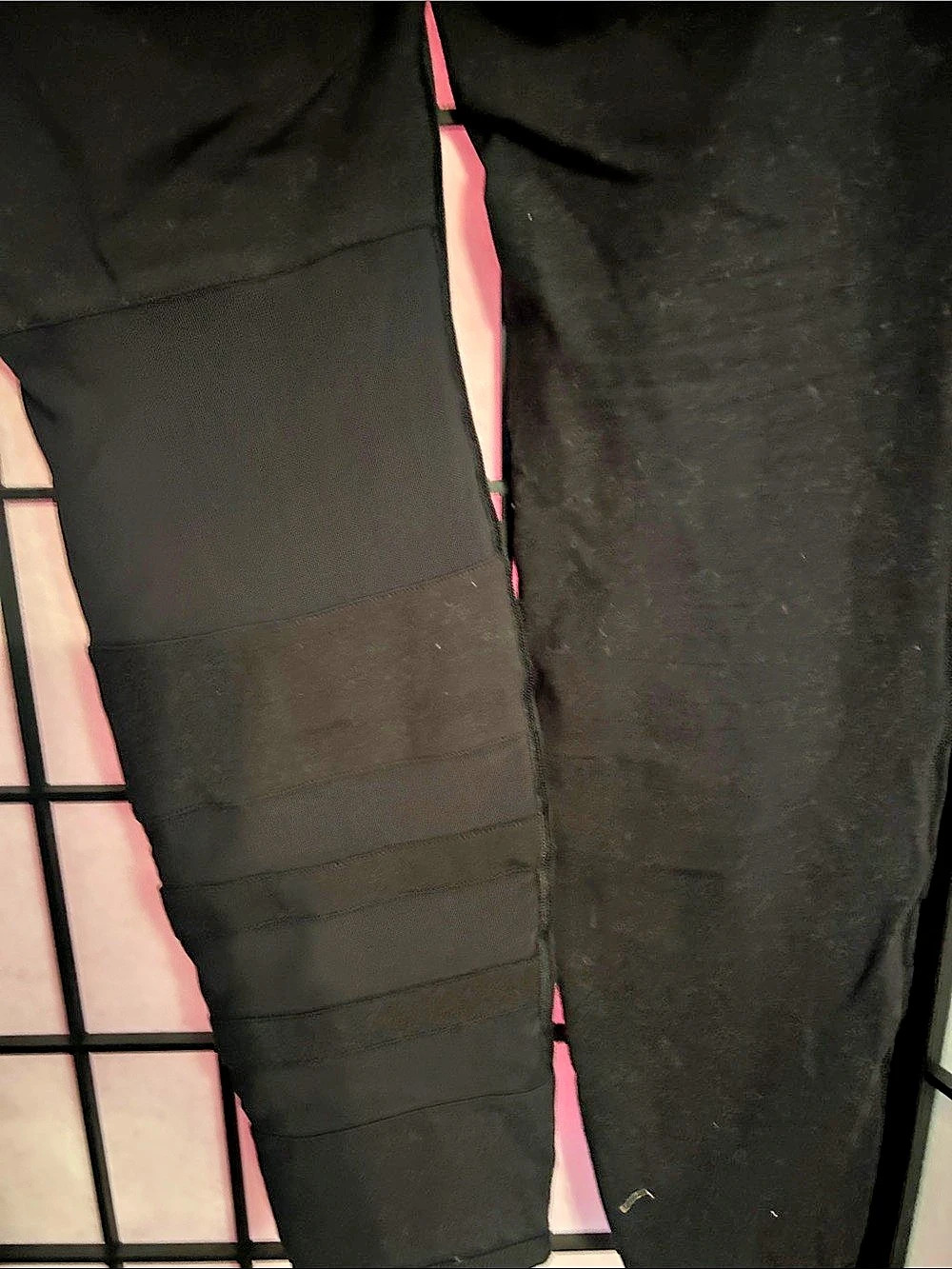 Lorna Jane Black w/Mesh pattern Leggings - Picture 5 of 5